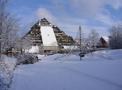 Wohnhügel im Schnee