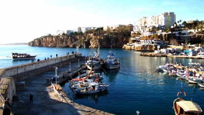 Antalya - alter Hafen und Steilküste