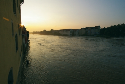 Donau bei Hochwasser in Regensburg