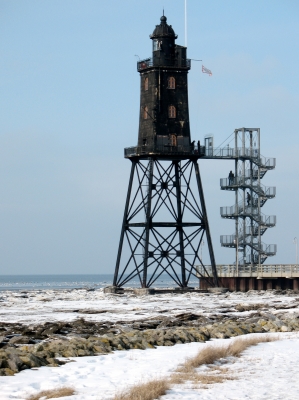 Dorum-Neufeld Leuchtturm im verschneiten Watt