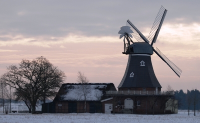 Mühle in winterlichen Abendstimmung