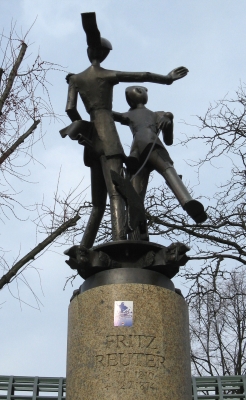 Berlin-Neukölln, Fritz-Reuter-Brunnen (Detail)