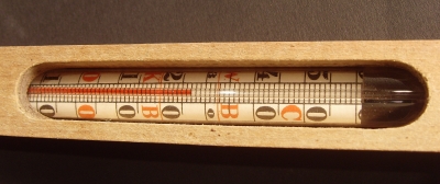 Altes Holz-Badethermometer