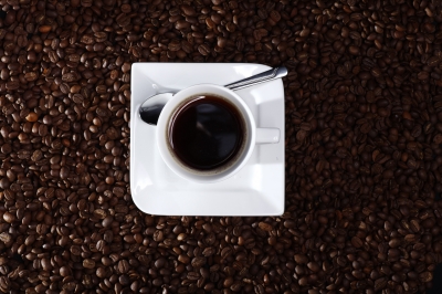Kaffee auf Kaffe gebettet