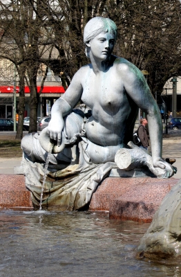 Frauenfigur "Weichsel" am Neptunbrunnen Berlin