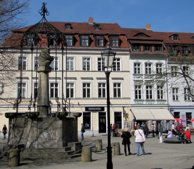 Nikolaikirchplatz mit Gründungsbrunnen
