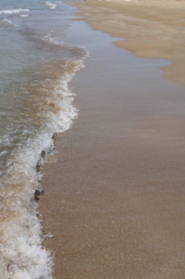 sanfte Wellen am Strand