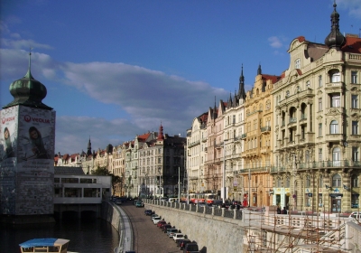 Prag - Häuser am Fluss