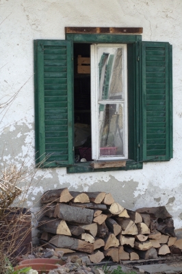 Holz vor der Hütte