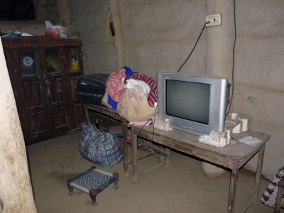 Fernseher in der ärmsten Hütte