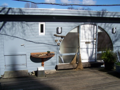 Hausboot - Eingang gesehen an der Amstel in Amsterdam