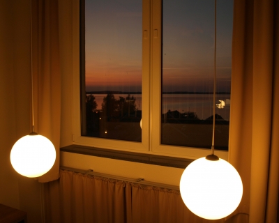 Lampen vor Fenster