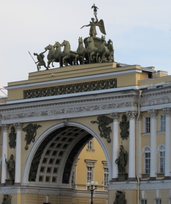 Triumphbogen am Schlossplatz in St. Petersburg