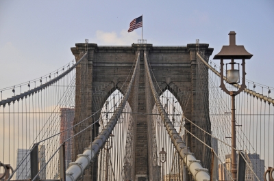 Pfeiler der Brooklyn-Bridge in NYC