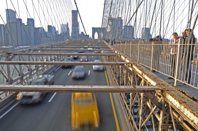Verkehr auf der Brooklyn-Bridge NYC