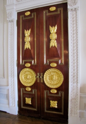 Tür im Großen Thron-Saal (Schloß Pawlowsk)
