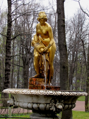 Brunnen im Park des Peterhofes