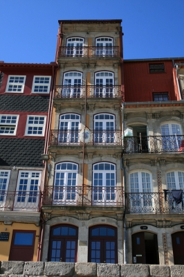 Häuserfront in Porto, Portugal