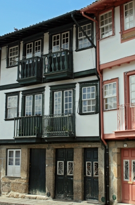 Häuserreihe in Guimaraes, Portugal