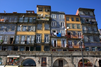 Typische Häuserfront in Porto, Portugal