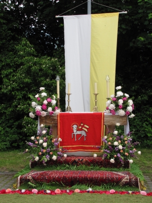 Fronleichnam - Altar im Freien