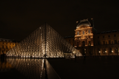 Nacht am Louvre in Paris