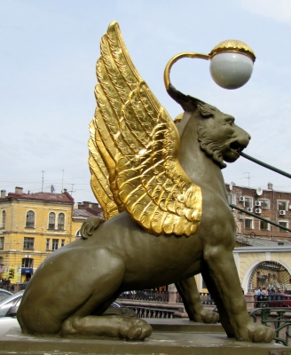 St.Petersburg, Goldener Greif der Bankbrücke (Teilansicht)