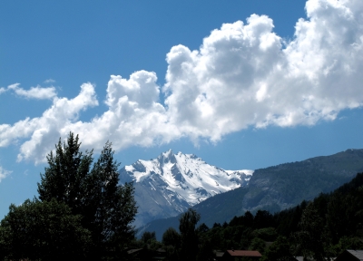 Blick hinauf zu Schnee und Eis