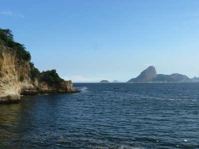 Blick von Niterói auf den Zuckerhut in Rio de Janeiro