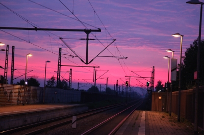 Morgenröte am Bahnhof Renchen