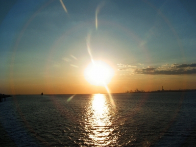 Kreuzfahrt und Sonnenuntergang im Mittelmeer