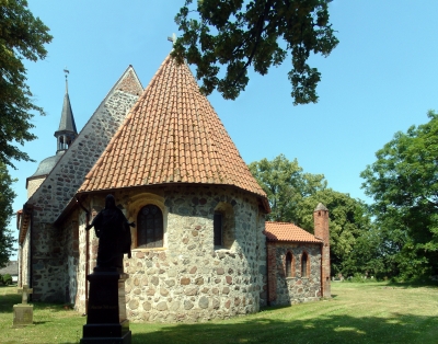 Dorfkirche in Behren-Lübchin 2