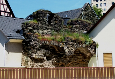 Runkel an der Lahn, mittelalterliche Stadtmauer im Hausbau integriert