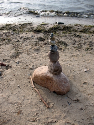Insel Poel Steinfiguren am Strand