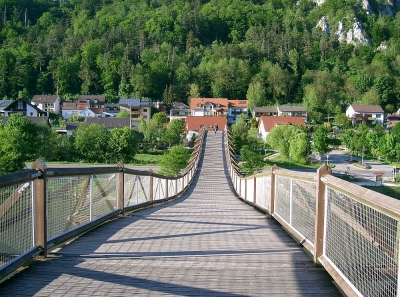Holzbrücke "Tatzlwurm" in Essing im Altmühltal