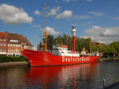 Feuerschiff als Restaurant im Hafen von Emden
