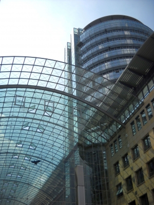 Dresden - Glasdach der Passage am World Trade Center (Außenansicht)