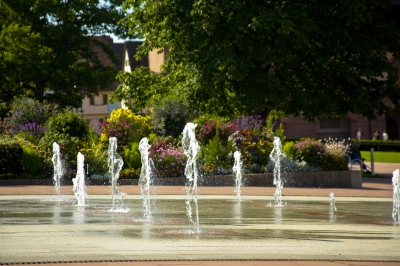 Freudenstadt Unterer Marktplatz mit Wasserspiel