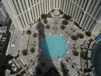 Hochhaus  in Amerika USA  mit Pool