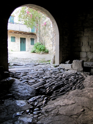 Hum (Istrien), Blick durchs Stadttor