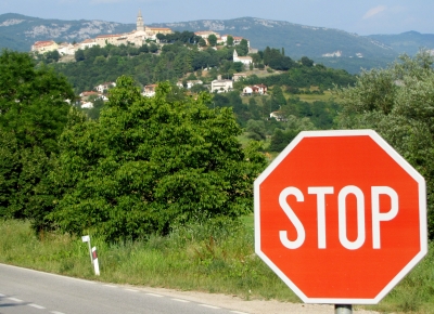 Stoppschild auch für Fotografen (Istrien)