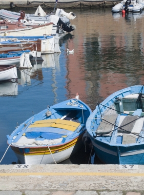 Fischerboote im Hafen von Arbatax Sardinien