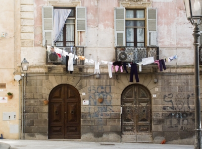 Sardinien Altstadt Cagliarie Fenster mit Wäsche