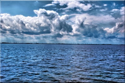 Nordsee mit schönen blauen Wolken - HDR