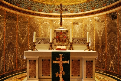 Altar in der Erlöserkirche Gerolstein