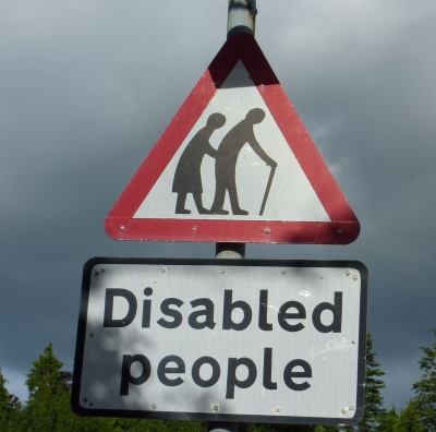 Achtung Schwerbehinderte Personen