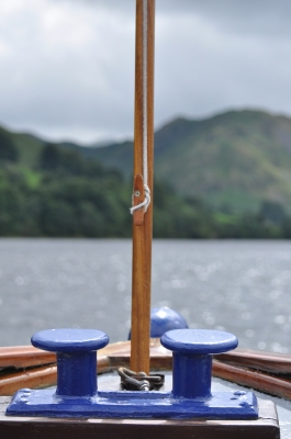 Fahnenmast auf Dampfer am Lake Ullswater, Großbritannien