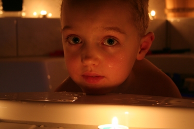 Badewanne im Kerzenschein