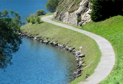 Spazierweg am See