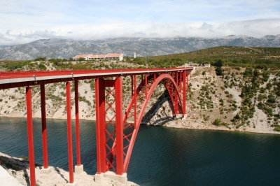 Maslenica Brücke über der Maslenica Meerenge (Kroatien)